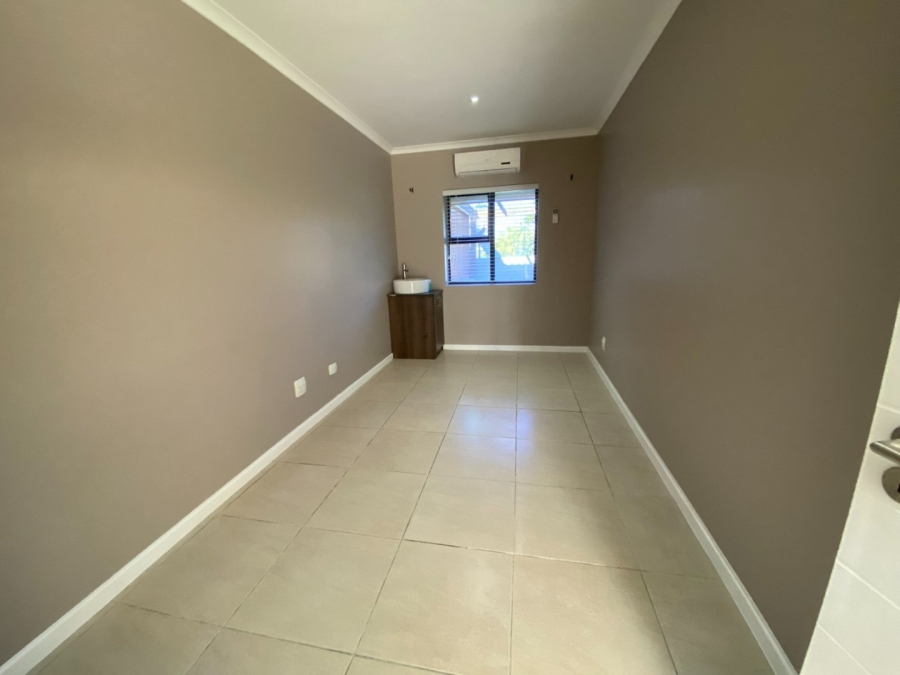 5 Bedroom Property for Sale in Highlands Western Cape